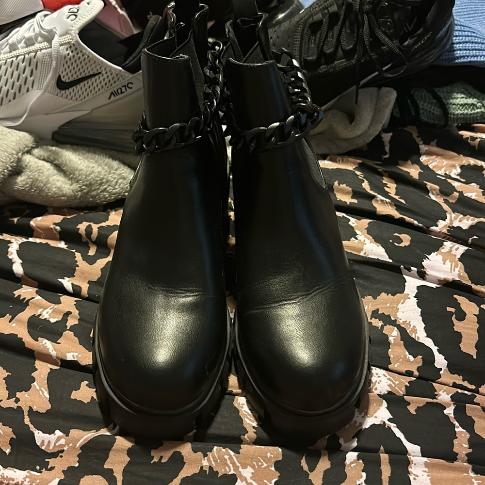 NEW MADDEN GIRL BOOTS SIZE 11